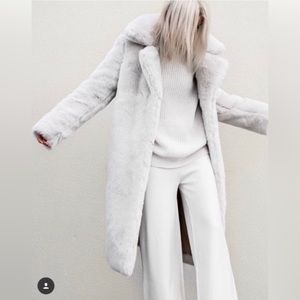 Aritzia TNA Golden Moorhouse Faux Fur Coat